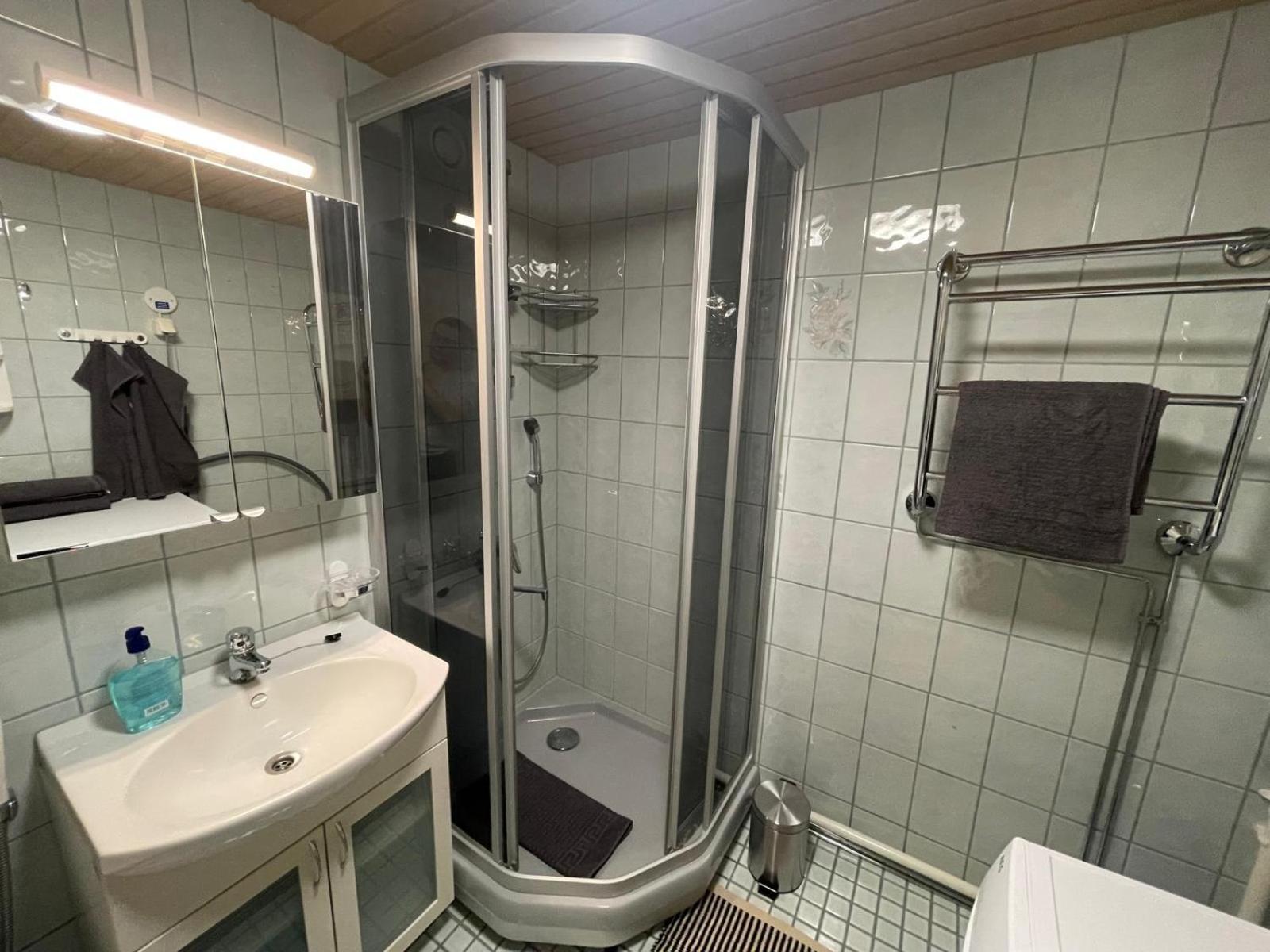 Helsinki Area 15 Min To Airport With Own Parking Lot Lägenhet *